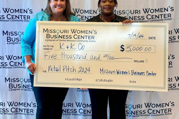 2024-Retail-Pitch-Competition---1st-Place-Winner---Krystal-Martin,-K&K-Co.-and-Jayme-with-Check